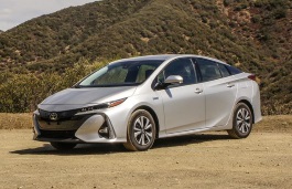 Toyota Prius Plug-in picture (2017 year model)