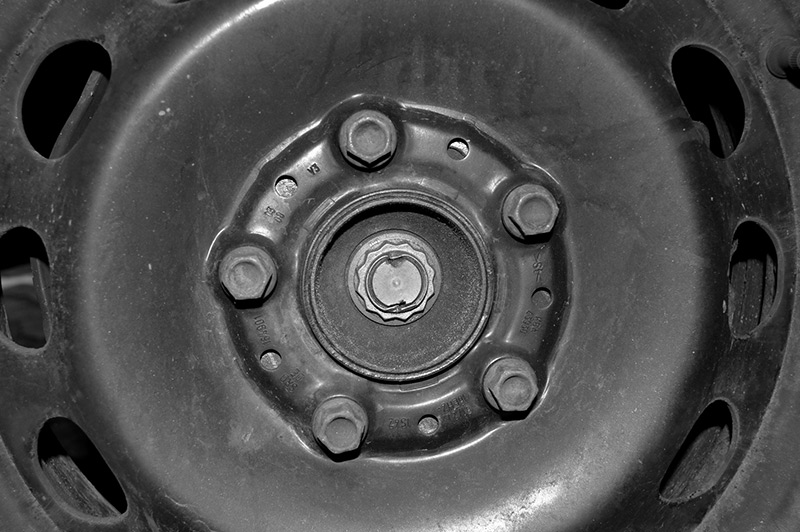 Hub centric design (newer BMW) - Steel wheel mounted to wheel hub, hub centric rings wasn't required in this case as the diameter was the same