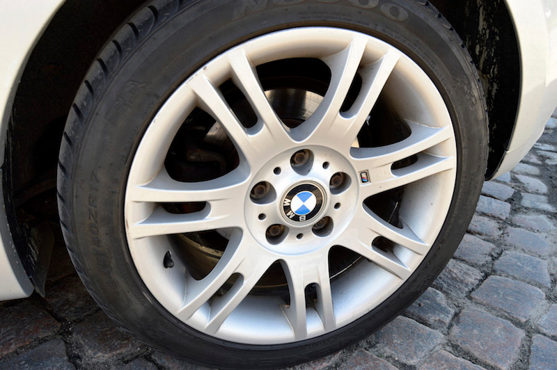 BMW alloy wheel with summer tire - Wheel covers CANNOT be mounted to these!